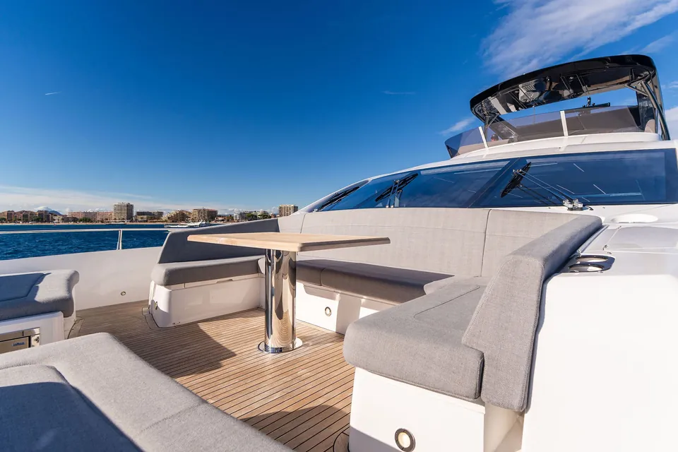 Bella Gee, 2023 Sunseeker 76 Yacht, photo 12