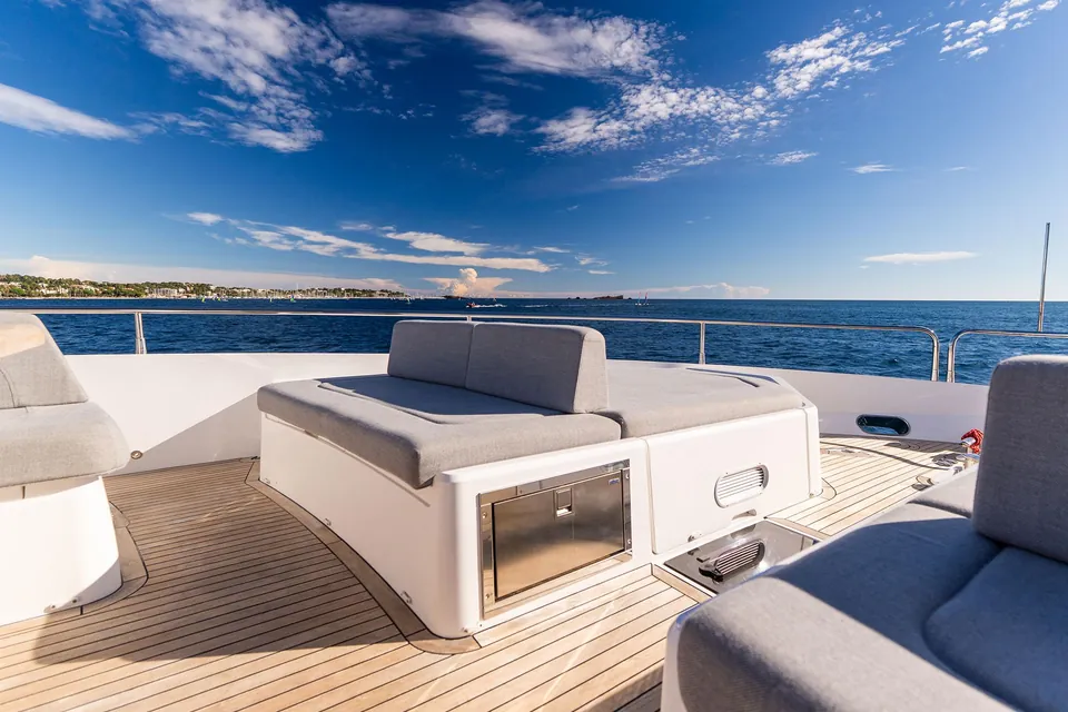 Bella Gee, 2023 Sunseeker 76 Yacht, photo 13