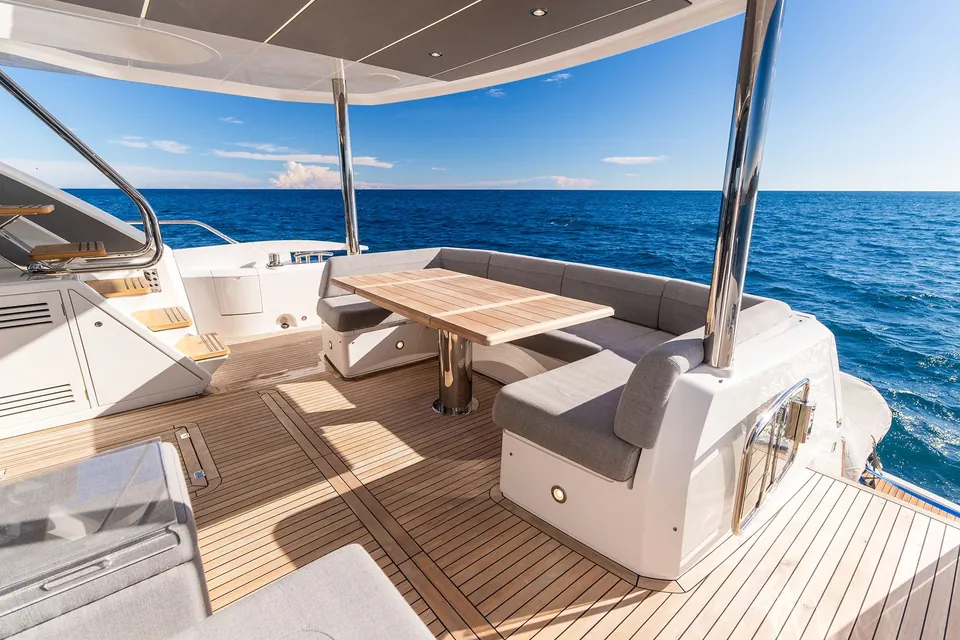 Bella Gee, 2023 Sunseeker 76 Yacht, photo 17