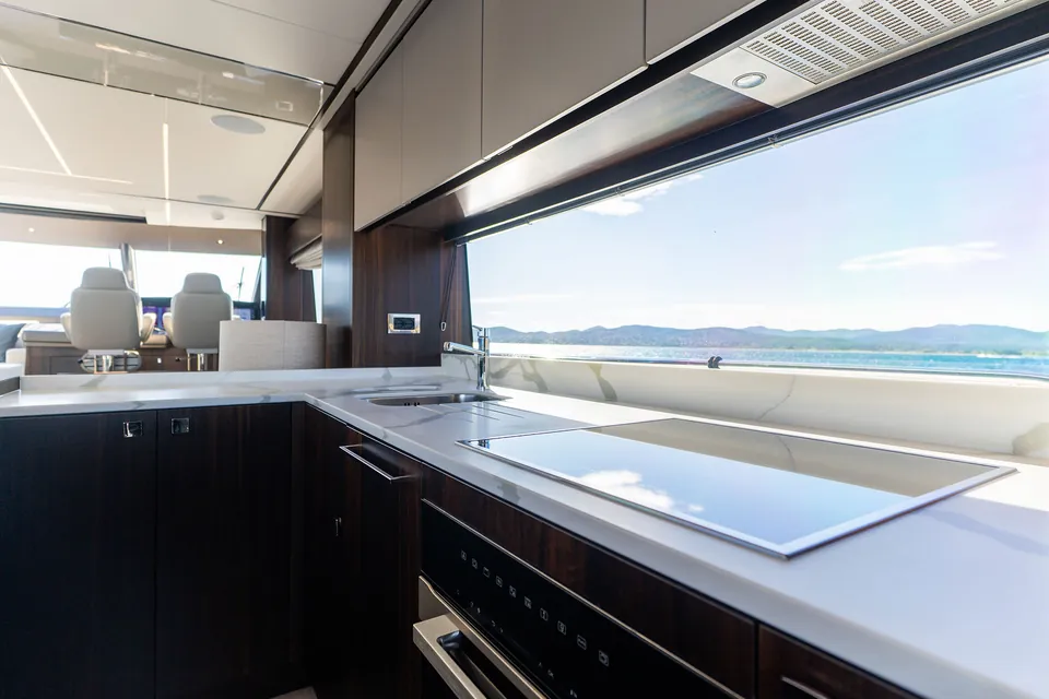 Bella Gee, 2023 Sunseeker 76 Yacht, photo 22