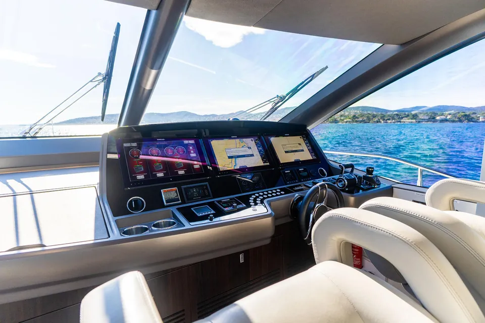 Bella Gee, 2023 Sunseeker 76 Yacht, photo 27