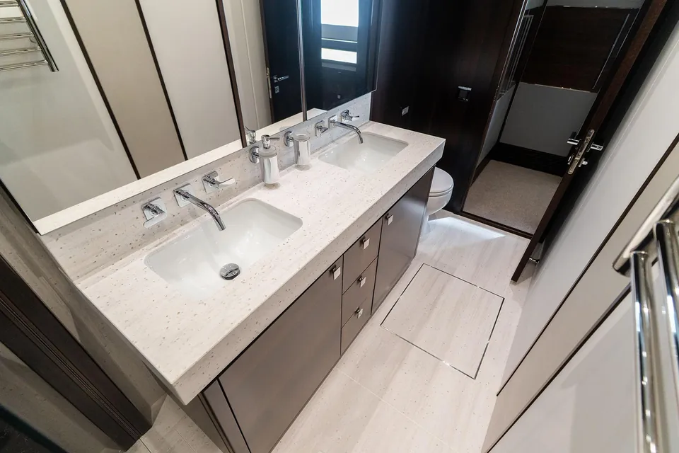 Bella Gee, 2023 Sunseeker 76 Yacht, photo 35