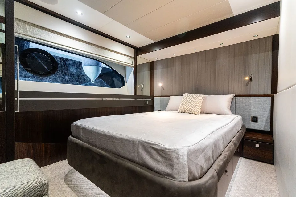 Bella Gee, 2023 Sunseeker 76 Yacht, photo 42