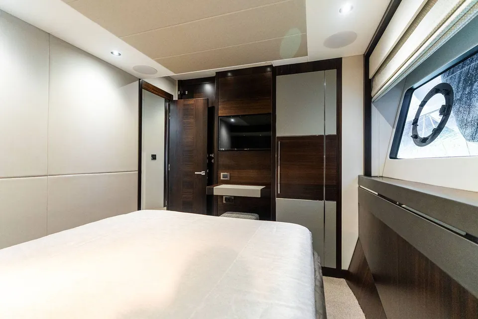 Bella Gee, 2023 Sunseeker 76 Yacht, photo 43