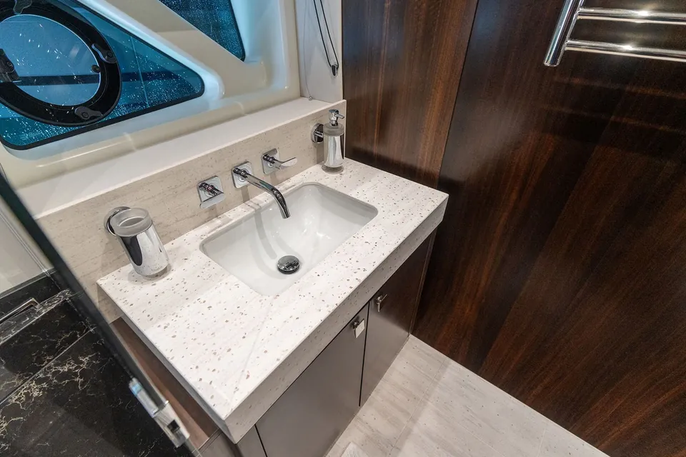 Bella Gee, 2023 Sunseeker 76 Yacht, photo 45