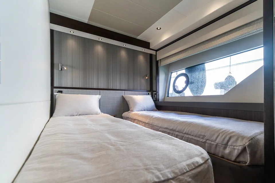 Bella Gee, 2023 Sunseeker 76 Yacht, photo 48