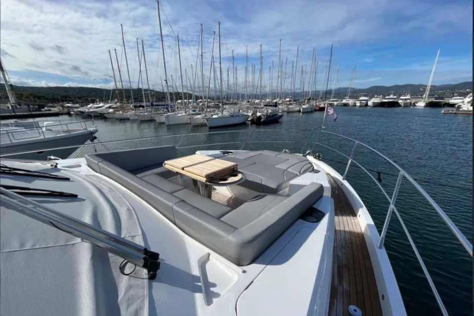 Macesan, 2023 Sunseeker Manhattan 68 (Mk1), photo 2