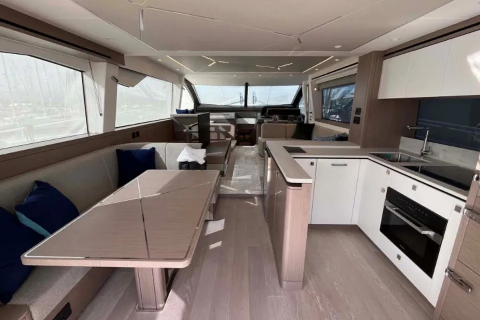 Macesan, 2023 Sunseeker Manhattan 68 (Mk1), photo 3