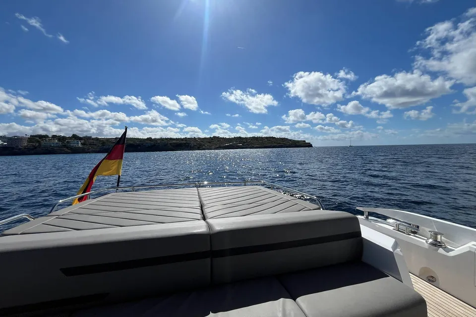 Liam, 2022 Sunseeker Predator 74 XPS, photo 7