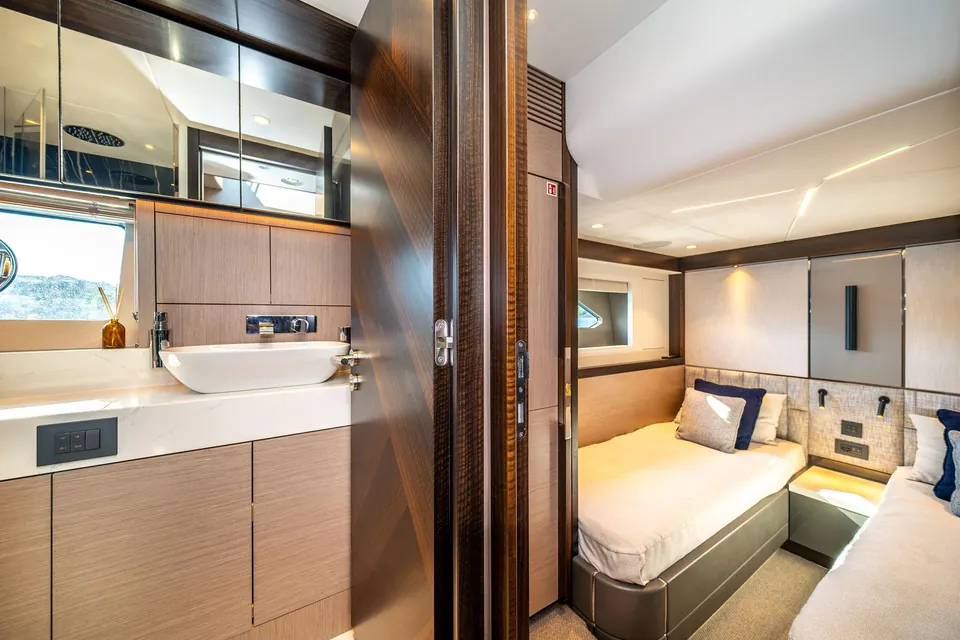 Odyssey, 2022 Sunseeker Manhattan 68 (Mk1), photo 45