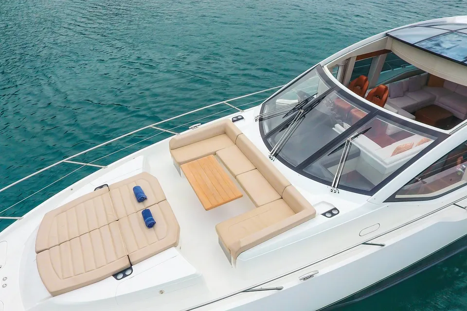 V, 2019 Sunseeker Predator 74, photo 3