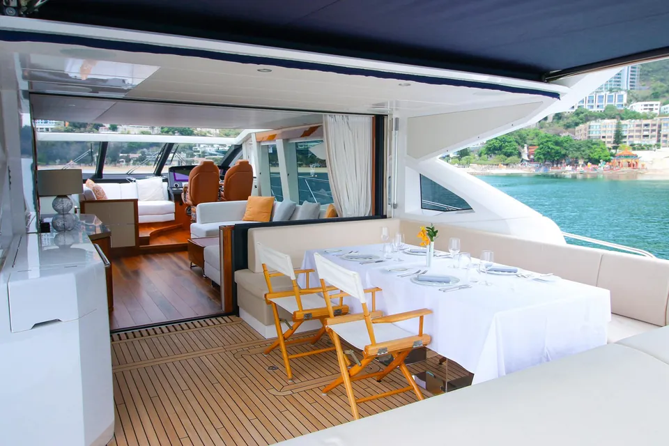 V, 2019 Sunseeker Predator 74, photo 7