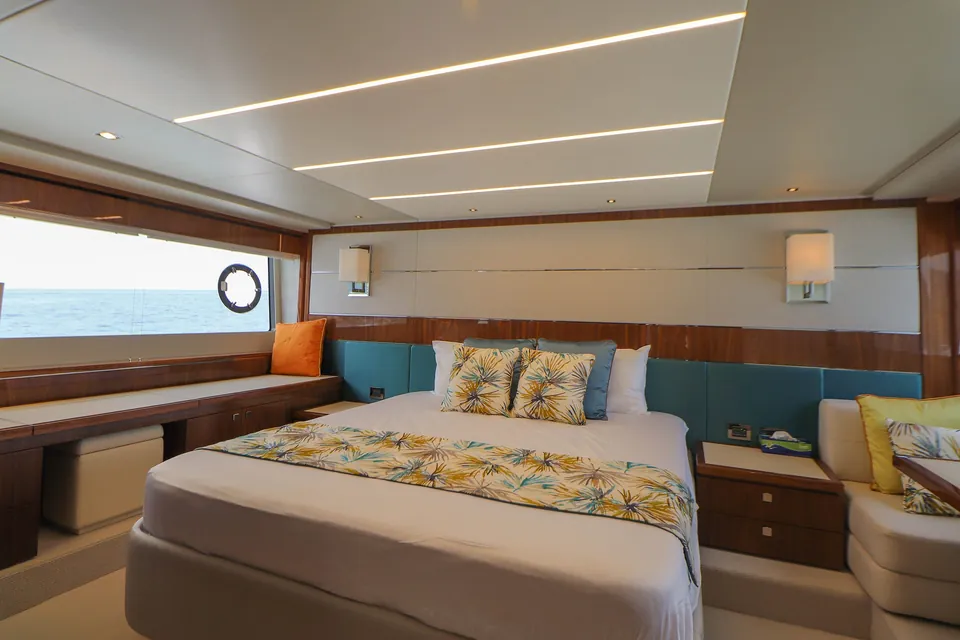 V, 2019 Sunseeker Predator 74, photo 12