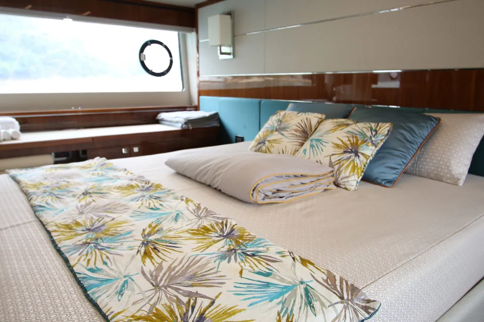V, 2019 Sunseeker Predator 74, photo 13