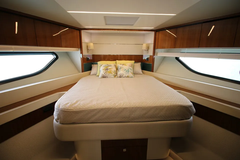 V, 2019 Sunseeker Predator 74, photo 15
