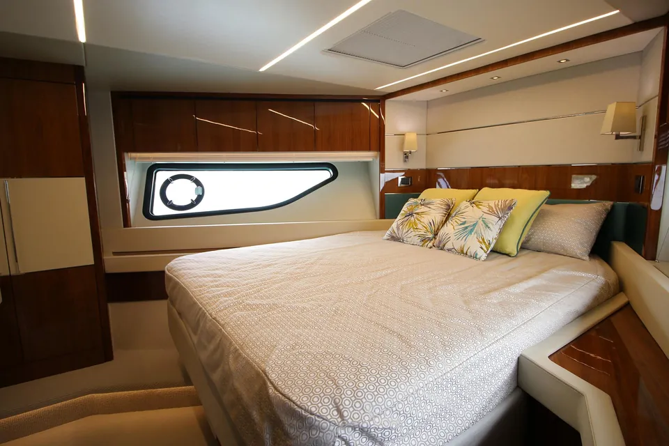 V, 2019 Sunseeker Predator 74, photo 16