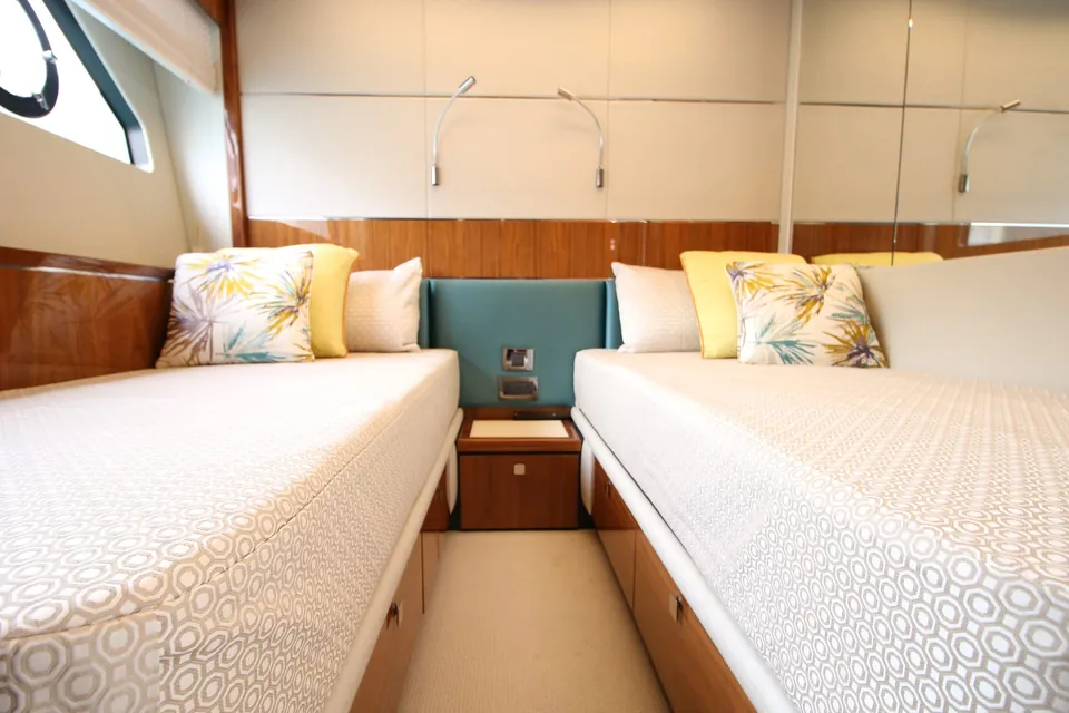 V, 2019 Sunseeker Predator 74, photo 18