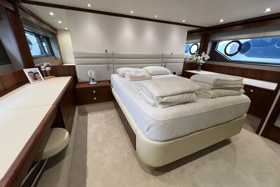Serilla, 2019 Sunseeker Manhattan 66, photo 16