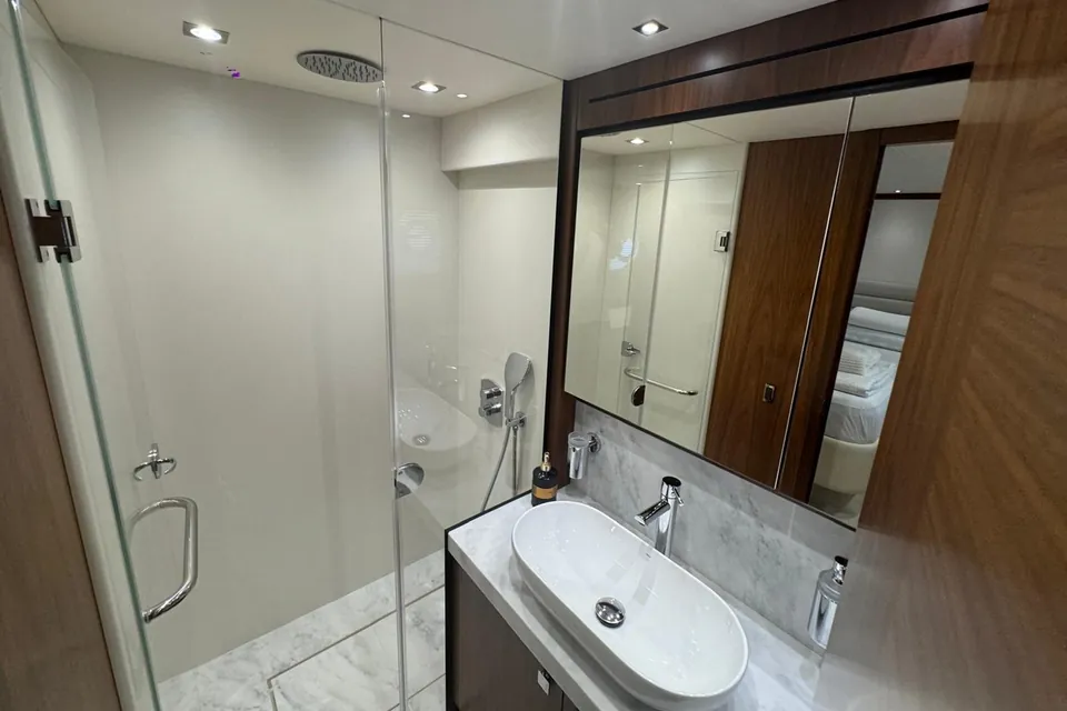 Serilla, 2019 Sunseeker Manhattan 66, photo 17