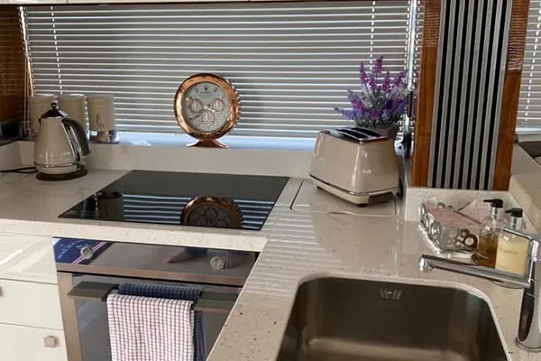 Only for Show, 2018 Sunseeker Manhattan 66, photo 6