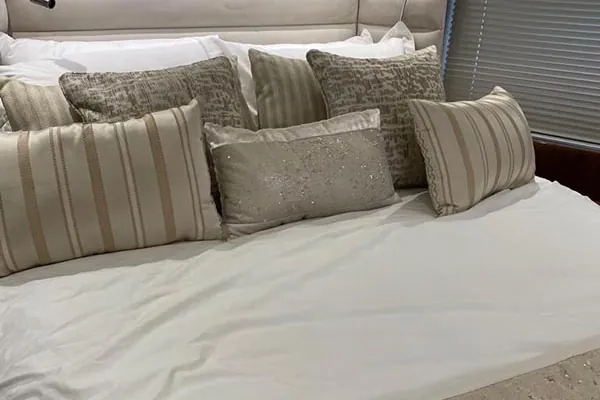 Only for Show, 2018 Sunseeker Manhattan 66, photo 13