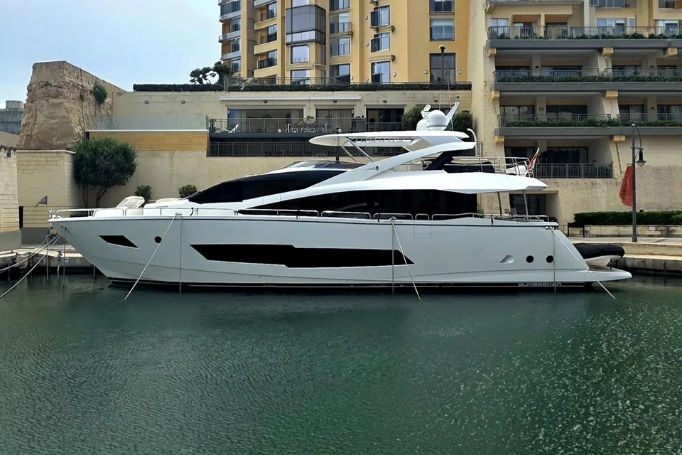 Aino A, 2016 Sunseeker 86 Yacht, photo 1