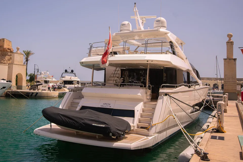 Aino A, 2016 Sunseeker 86 Yacht, photo 2