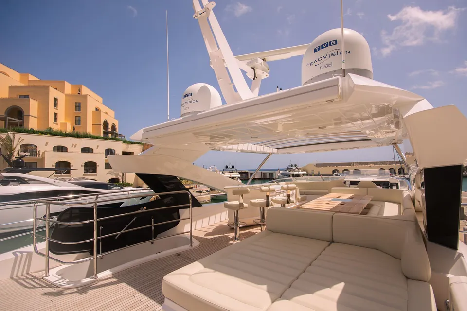 Aino A, 2016 Sunseeker 86 Yacht, photo 3