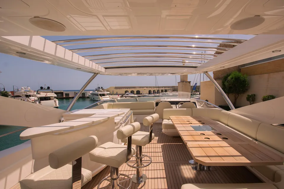 Aino A, 2016 Sunseeker 86 Yacht, photo 5