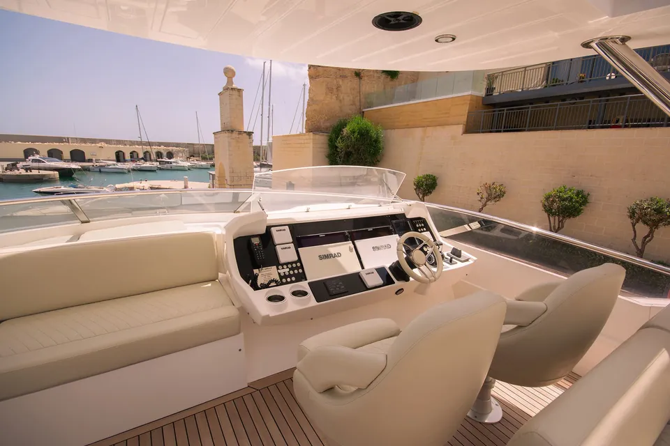 Aino A, 2016 Sunseeker 86 Yacht, photo 6