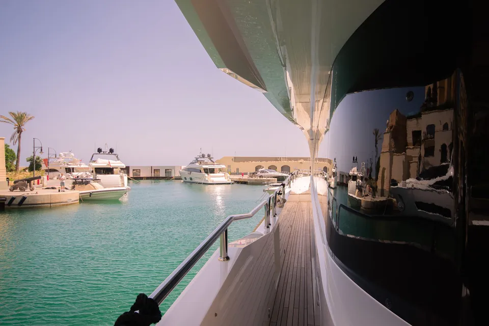 Aino A, 2016 Sunseeker 86 Yacht, photo 9
