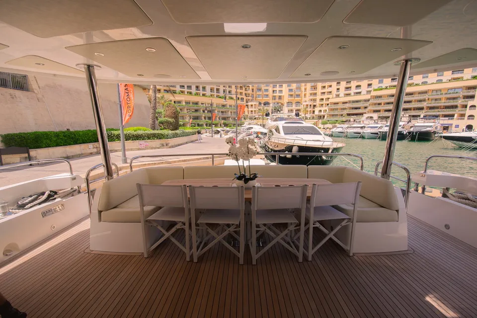Aino A, 2016 Sunseeker 86 Yacht, photo 11