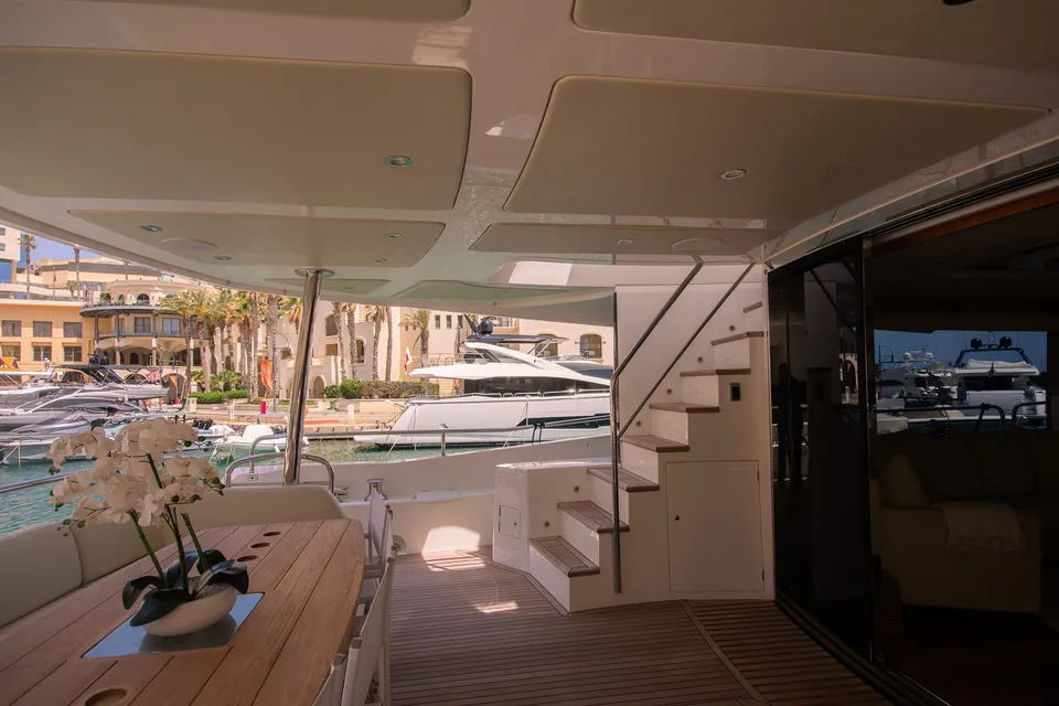 Aino A, 2016 Sunseeker 86 Yacht, photo 12