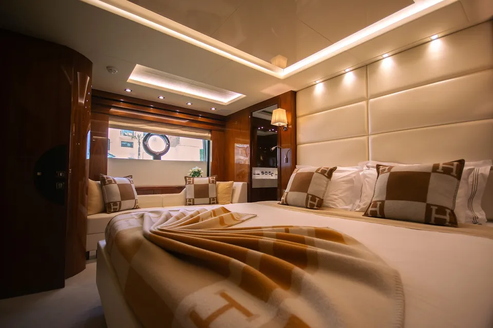 Aino A, 2016 Sunseeker 86 Yacht, photo 26
