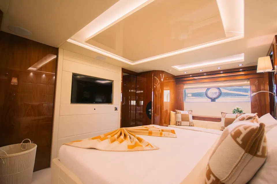 Aino A, 2016 Sunseeker 86 Yacht, photo 28