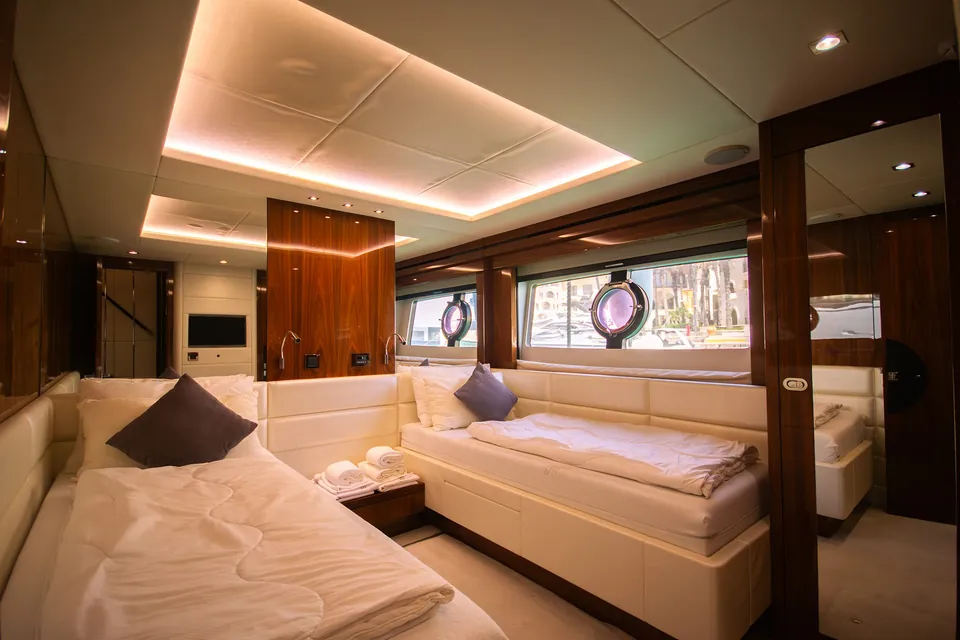 Aino A, 2016 Sunseeker 86 Yacht, photo 34