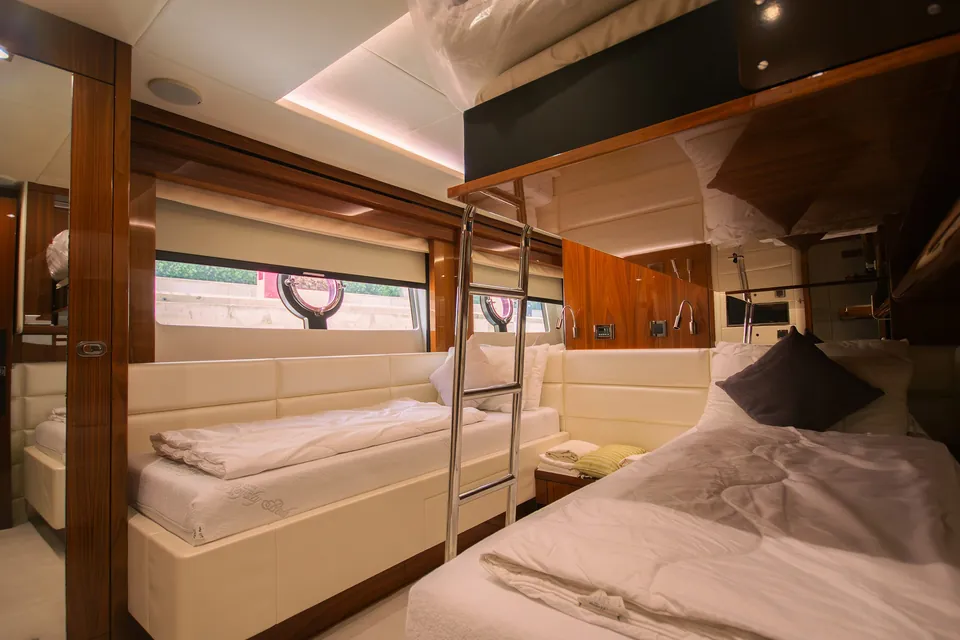 Aino A, 2016 Sunseeker 86 Yacht, photo 36