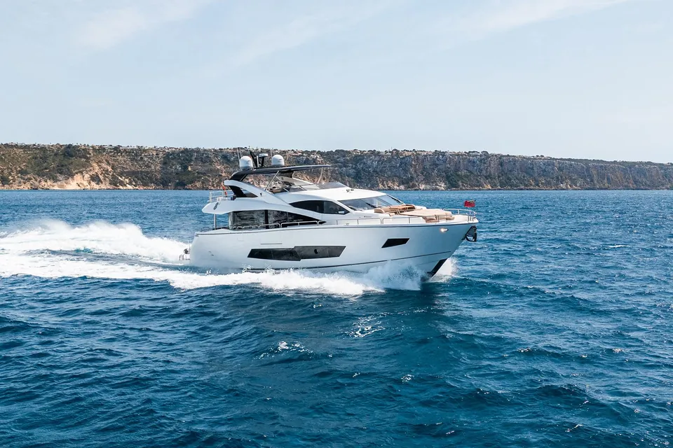 After 8 II, 2015 Sunseeker 86 Yacht, photo 2