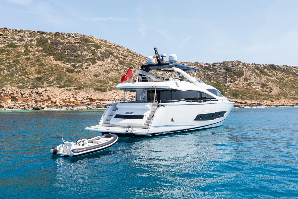 After 8 II, 2015 Sunseeker 86 Yacht, photo 5