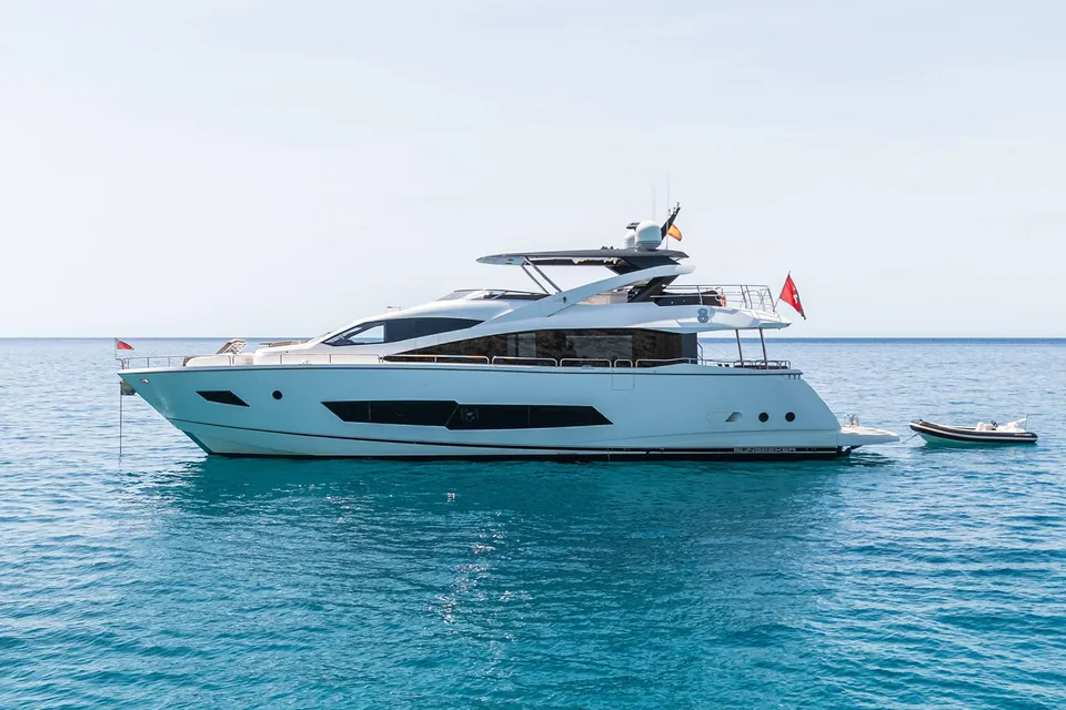After 8 II, 2015 Sunseeker 86 Yacht, photo 6