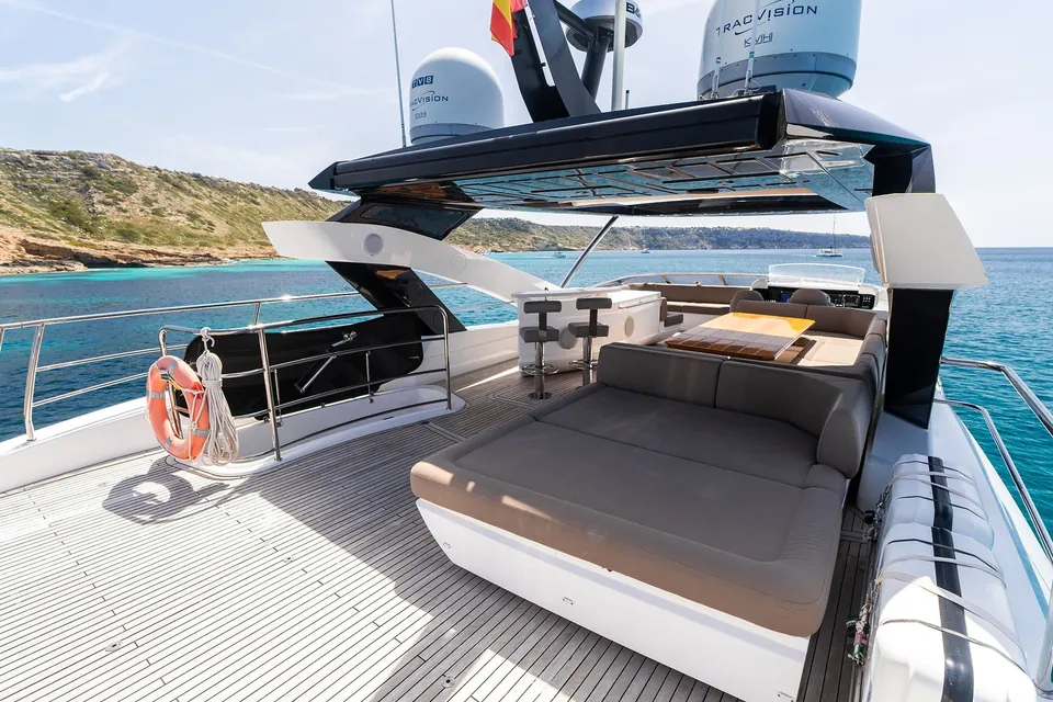 After 8 II, 2015 Sunseeker 86 Yacht, photo 7