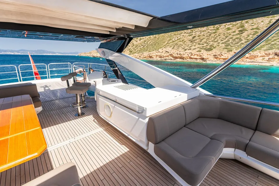 After 8 II, 2015 Sunseeker 86 Yacht, photo 8