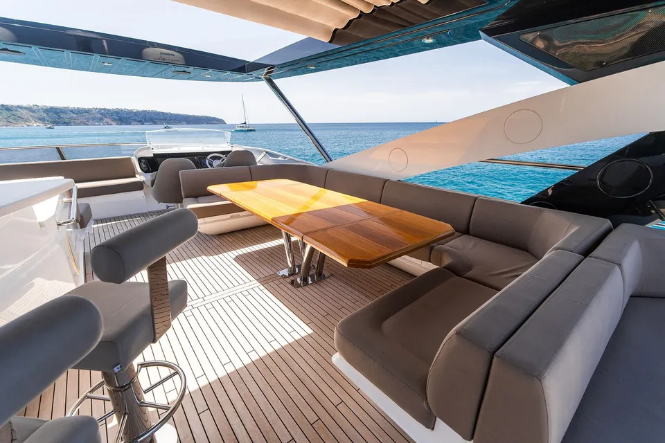After 8 II, 2015 Sunseeker 86 Yacht, photo 9