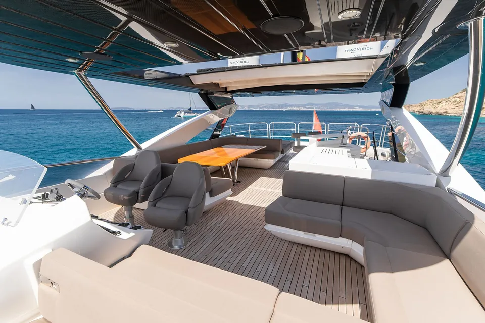 After 8 II, 2015 Sunseeker 86 Yacht, photo 10