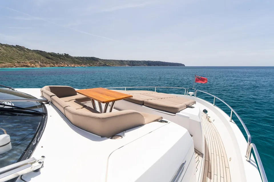 After 8 II, 2015 Sunseeker 86 Yacht, photo 12