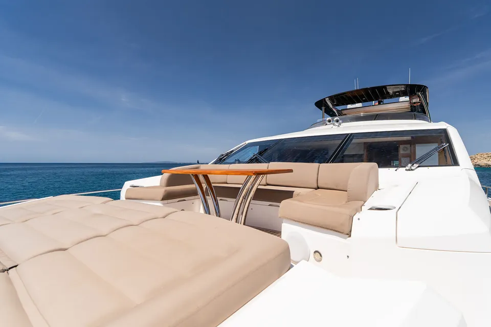 After 8 II, 2015 Sunseeker 86 Yacht, photo 13