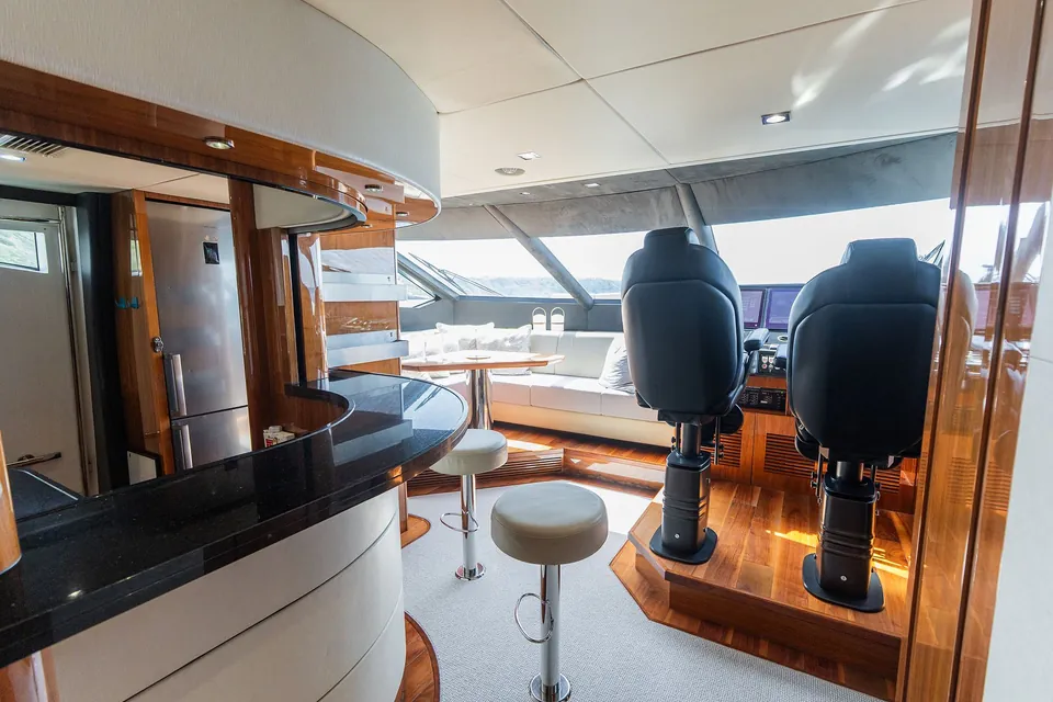After 8 II, 2015 Sunseeker 86 Yacht, photo 24