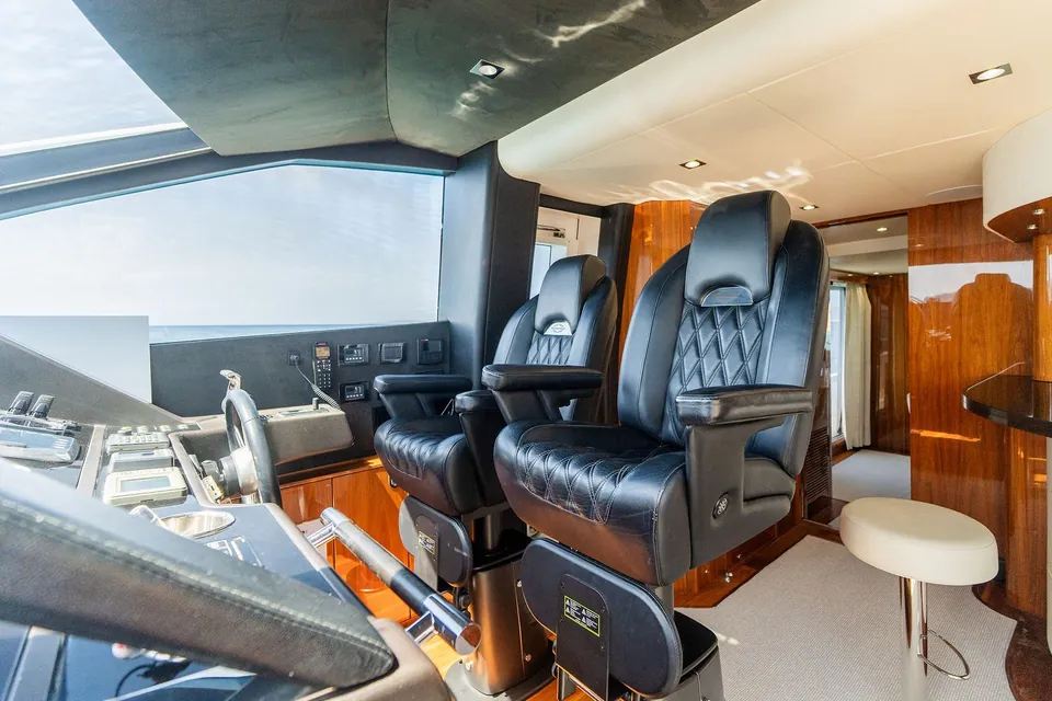 After 8 II, 2015 Sunseeker 86 Yacht, photo 25