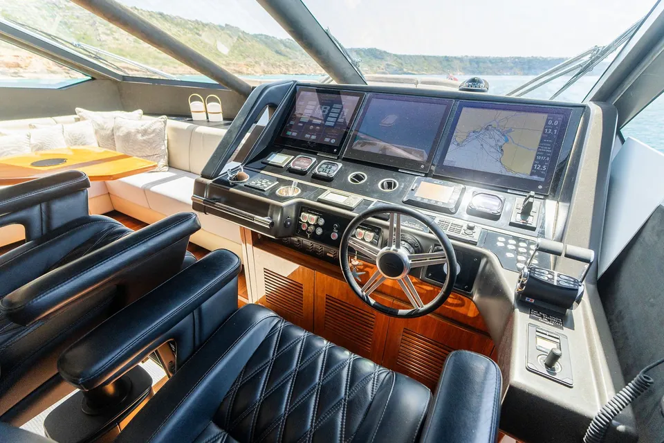 After 8 II, 2015 Sunseeker 86 Yacht, photo 26