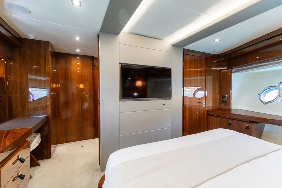 After 8 II, 2015 Sunseeker 86 Yacht, photo 28